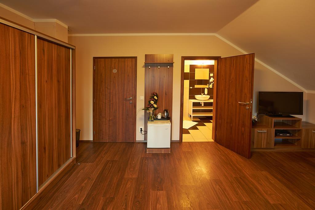 Hotel Horse Riding - Jezdecky Areal Tršice Δωμάτιο φωτογραφία
