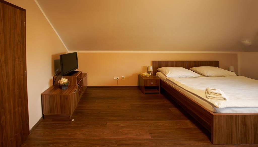 Hotel Horse Riding - Jezdecky Areal Tršice Δωμάτιο φωτογραφία