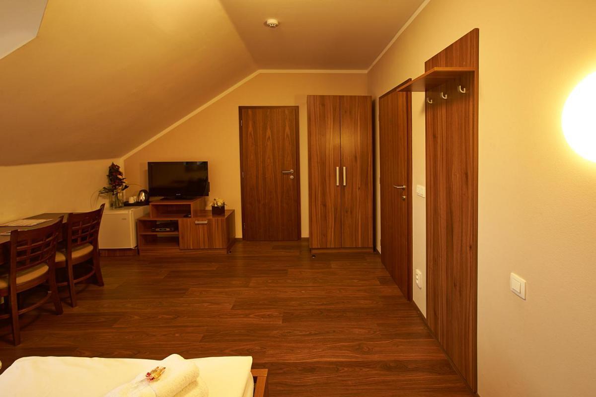 Hotel Horse Riding - Jezdecky Areal Tršice Δωμάτιο φωτογραφία