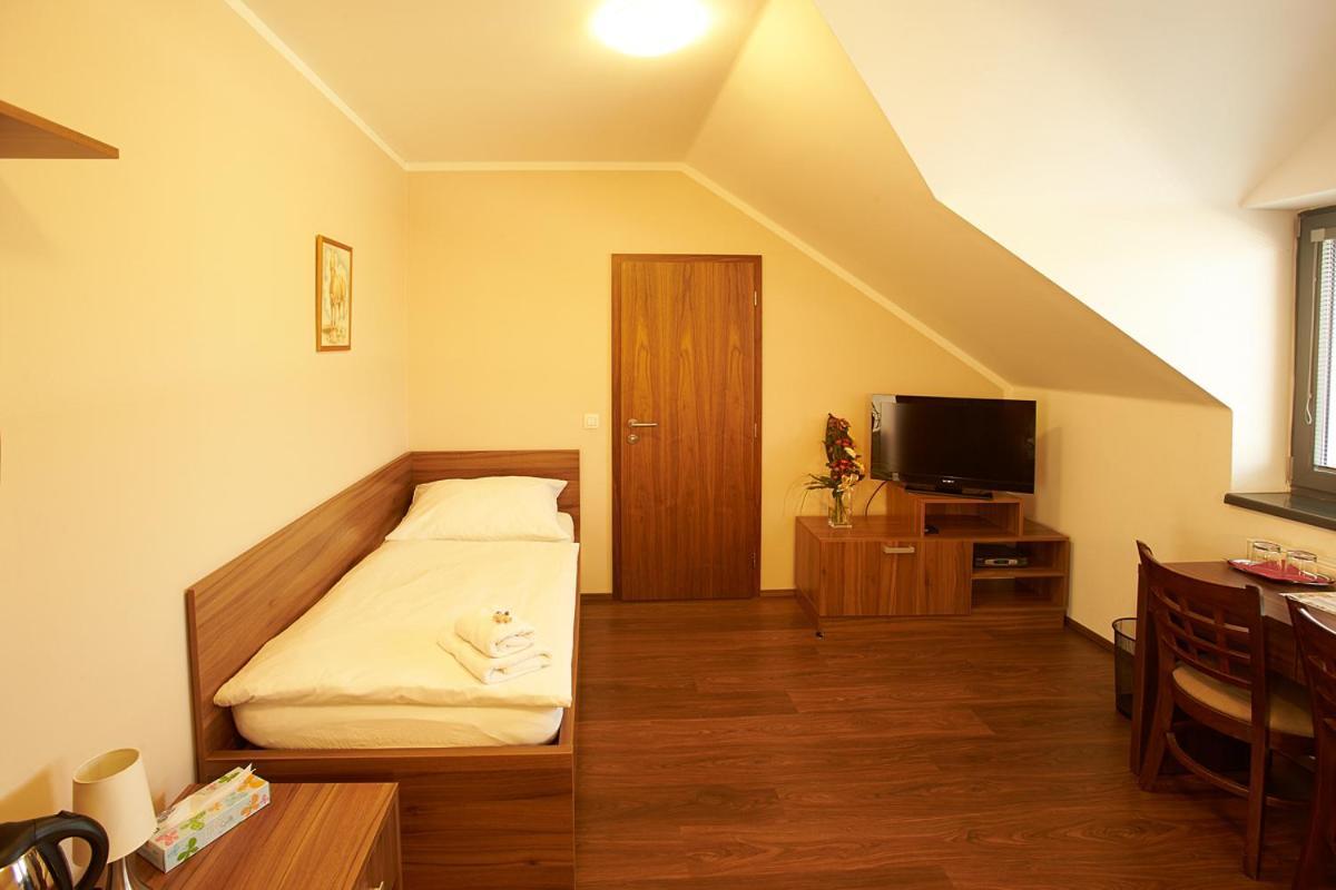 Hotel Horse Riding - Jezdecky Areal Tršice Δωμάτιο φωτογραφία